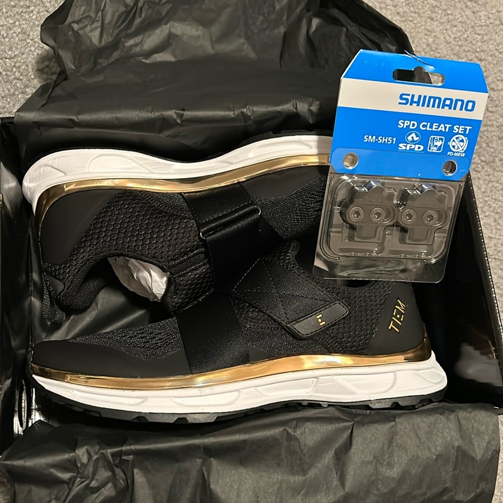 Time Slipstream Spin Shoes - Limited Edition Black/Gold - BRAND NEW (Size 8)